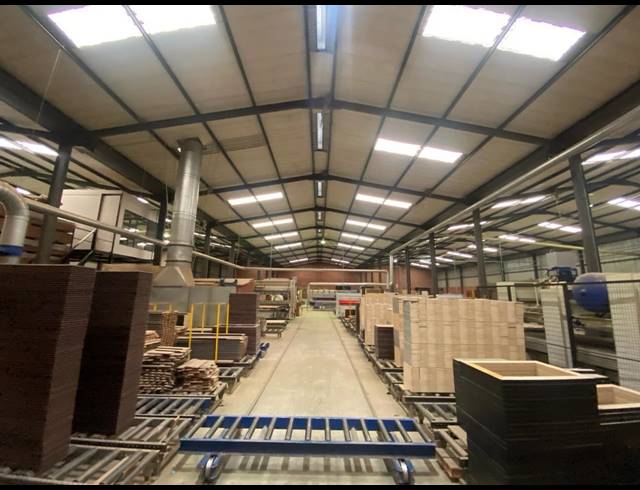 4,000M² WAREHOUSE TO LET IN DEVLAND